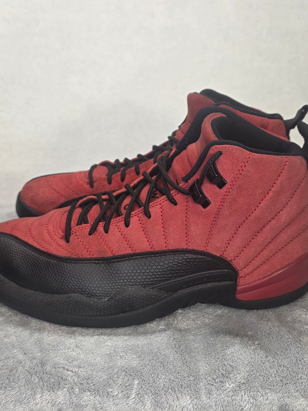 Jordan Reverse Flu Game Men’s Athletic Shoes in Red and Black - Picture 4 of 10
